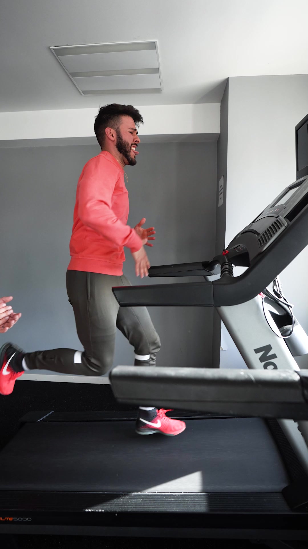 Entrena con Sergio Peinado ad creative, April 2026