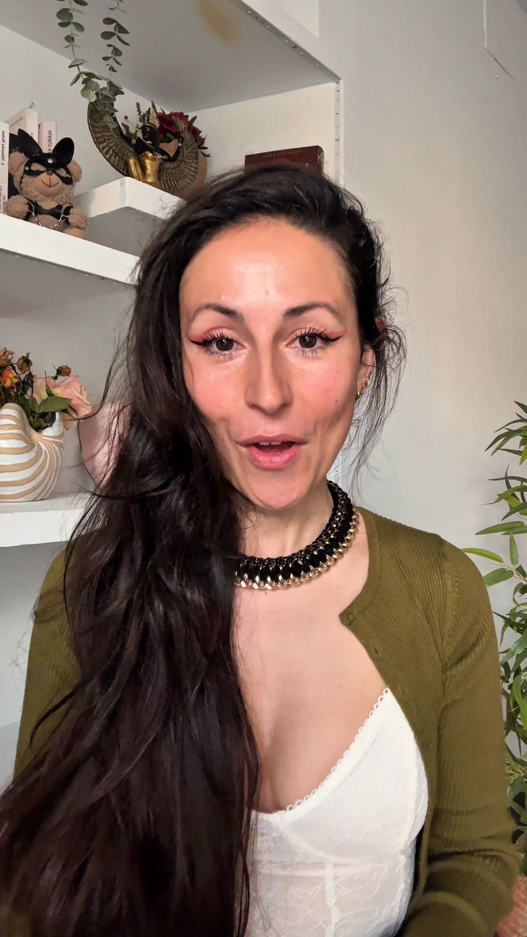 Elisa Valle ad creative, April 2026