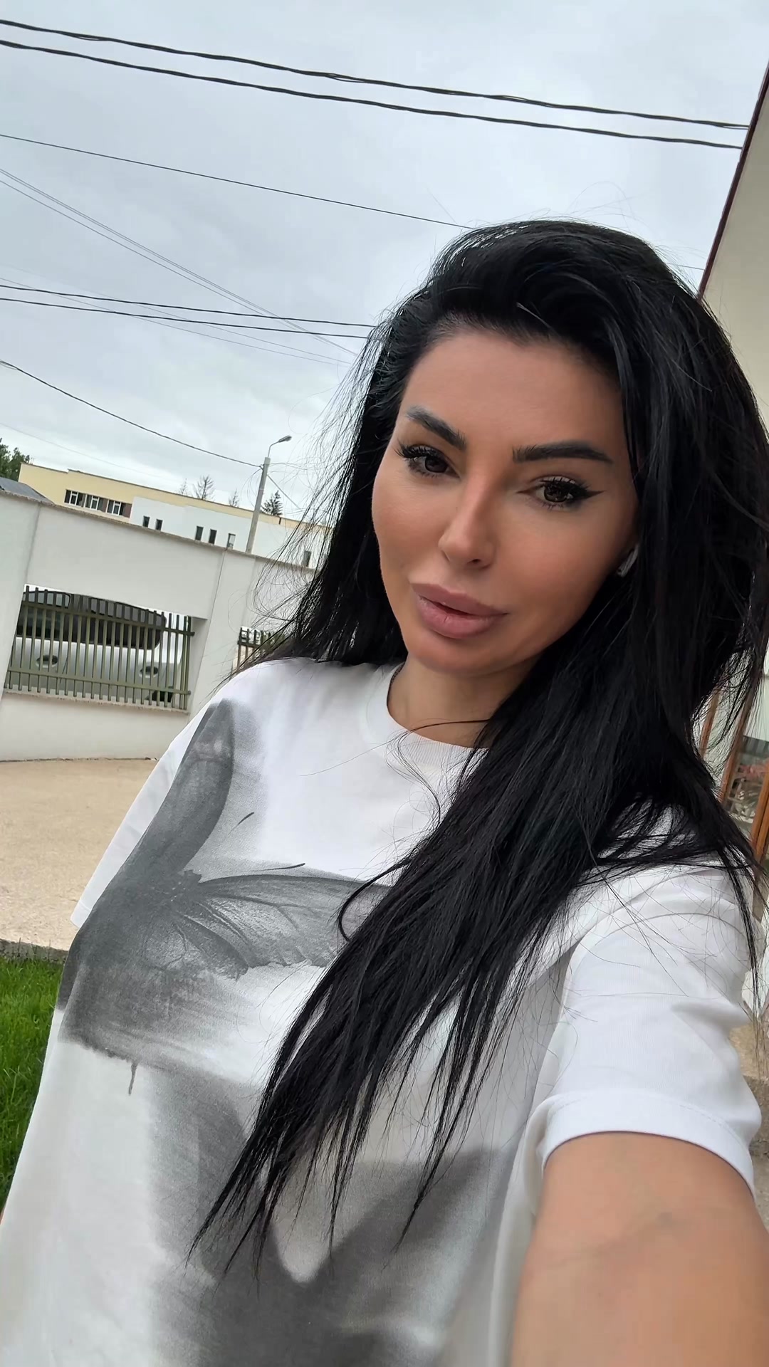 Academia de Make-up Raluca Paraschiv ad creative, June 2026