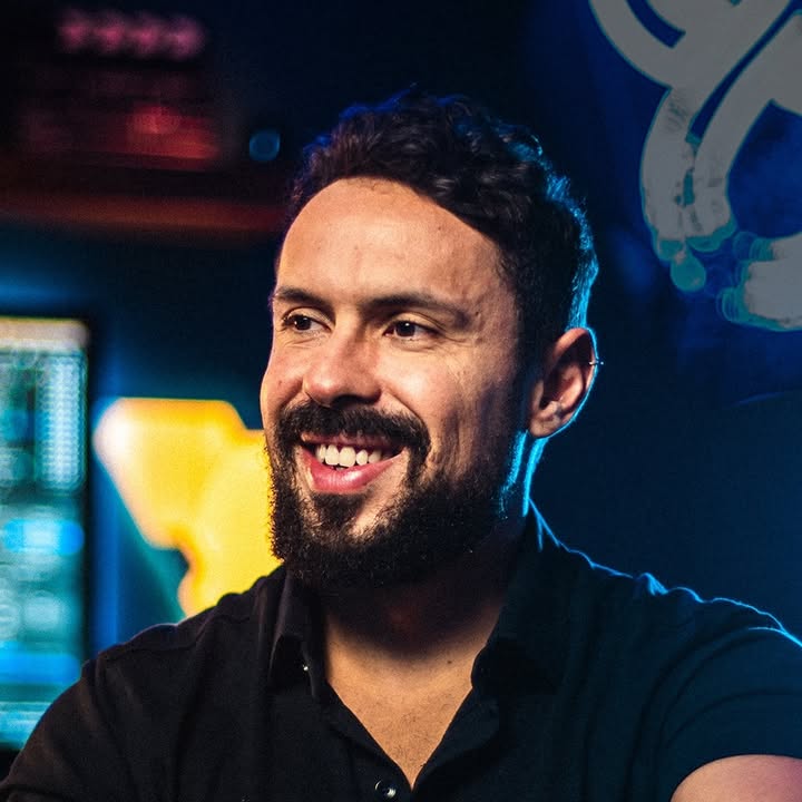 Adrian Sacomani - ES